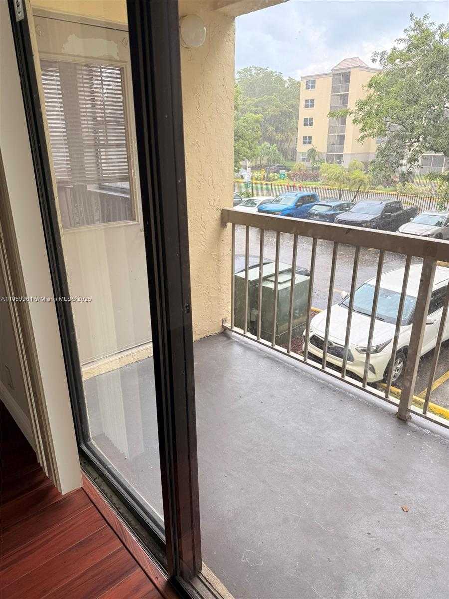 Small Image of 8160 GENEVA CT #205, Doral Number 11