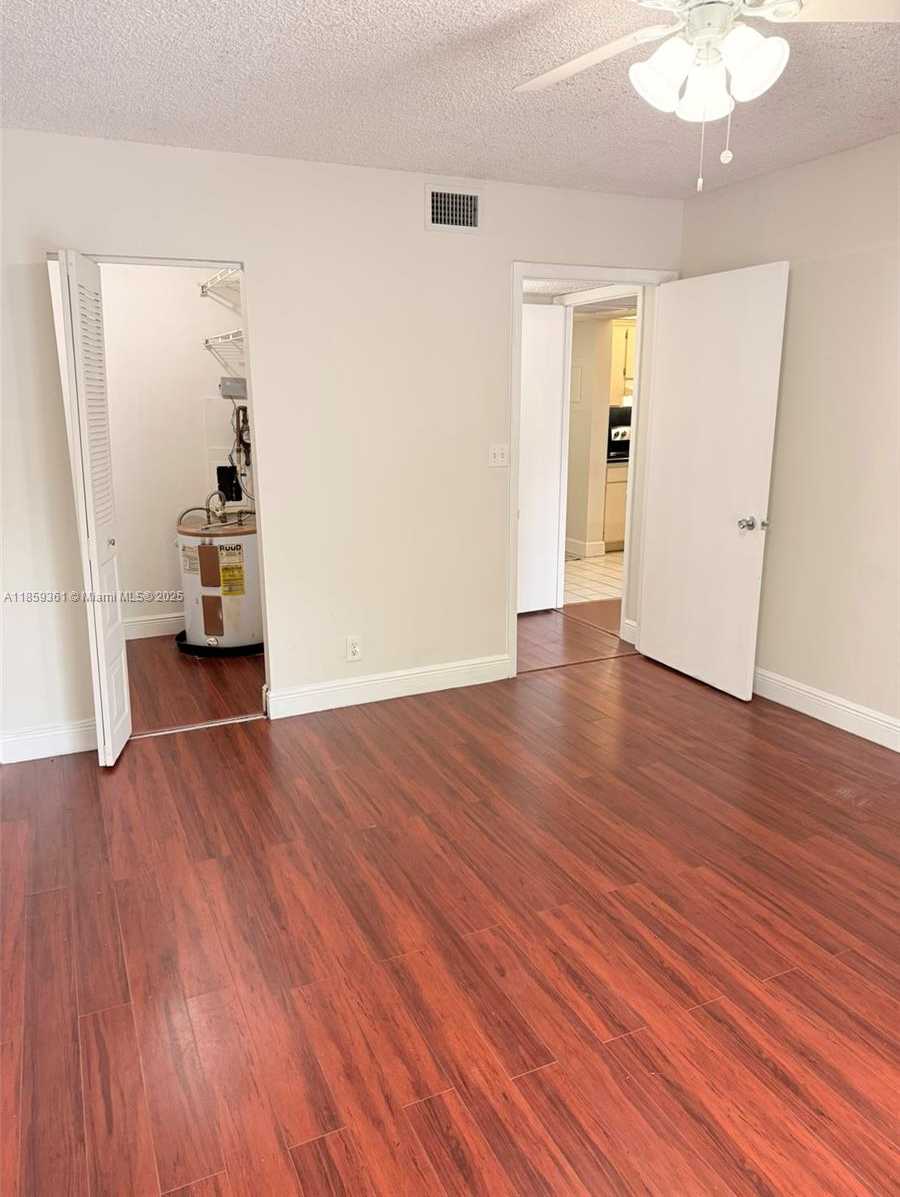 Small Image of 8160 GENEVA CT #205, Doral Number 12