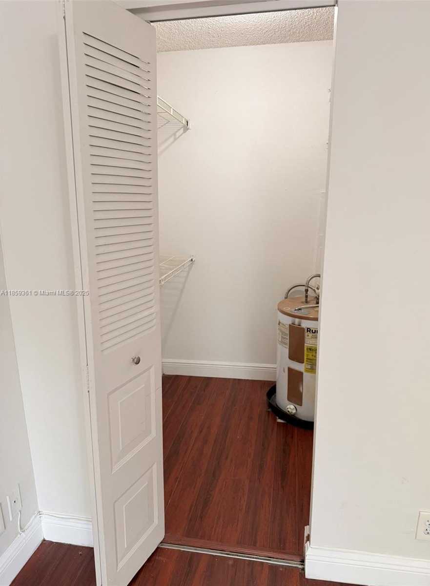 Small Image of 8160 GENEVA CT #205, Doral Number 14