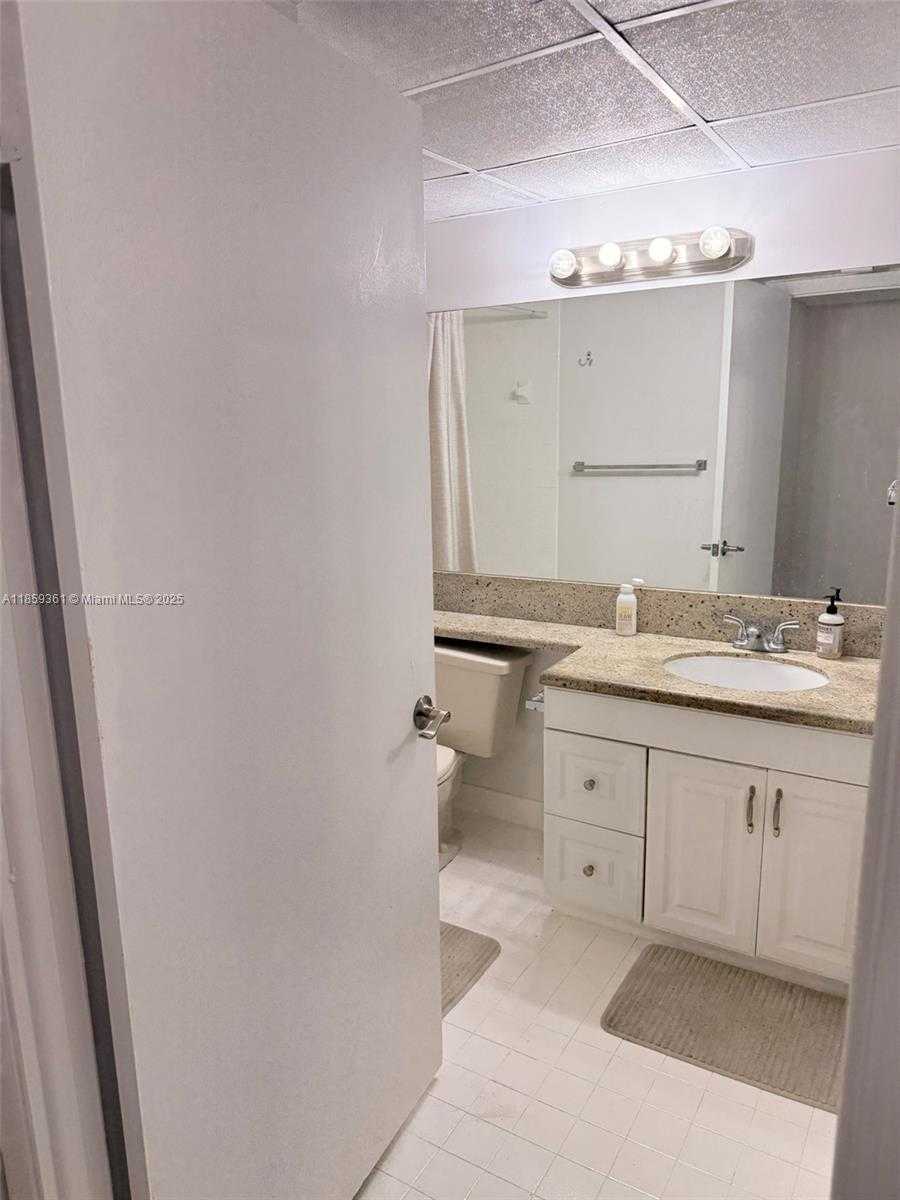 Small Image of 8160 GENEVA CT #205, Doral Number 16