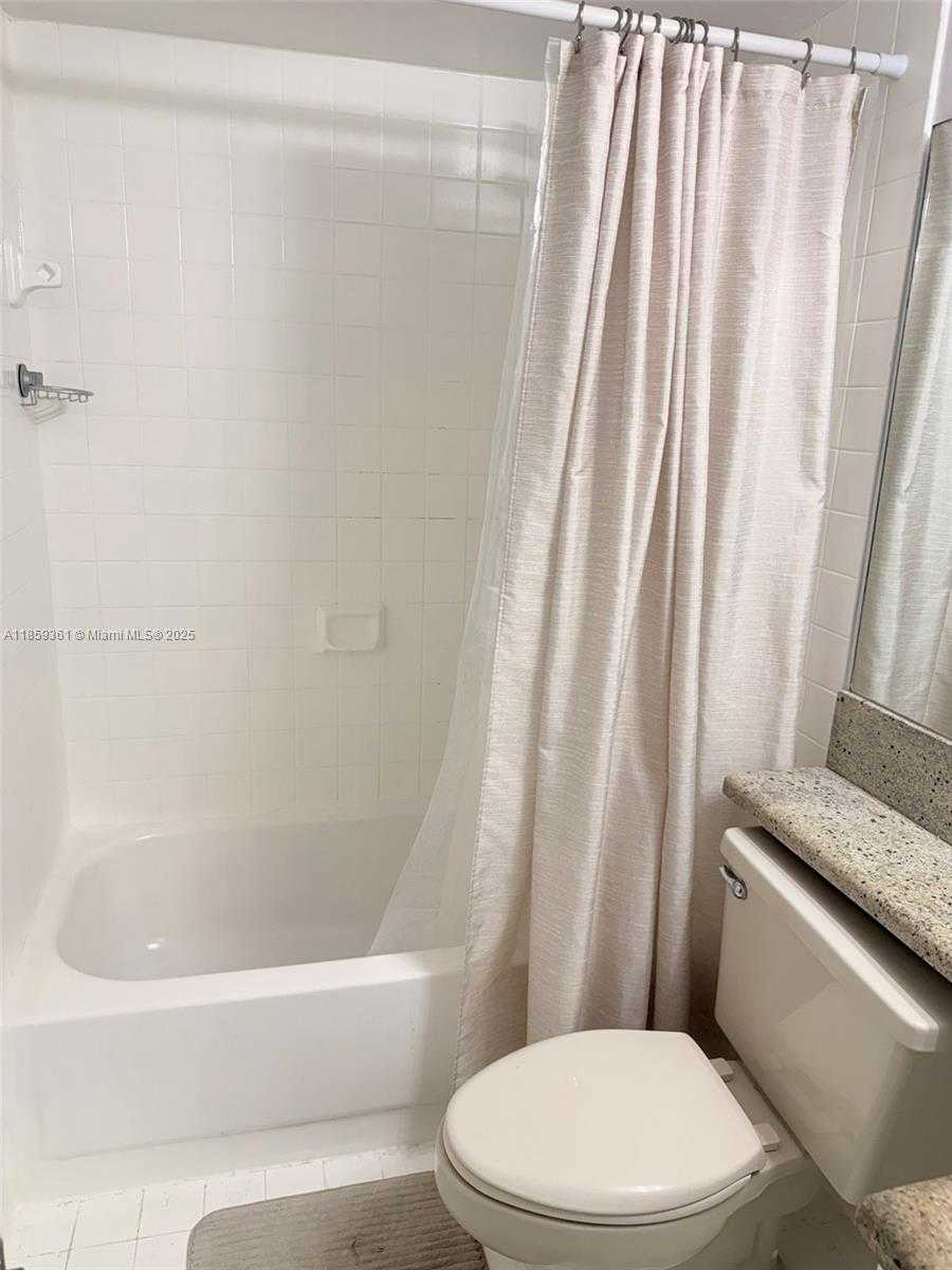 Small Image of 8160 GENEVA CT #205, Doral Number 17