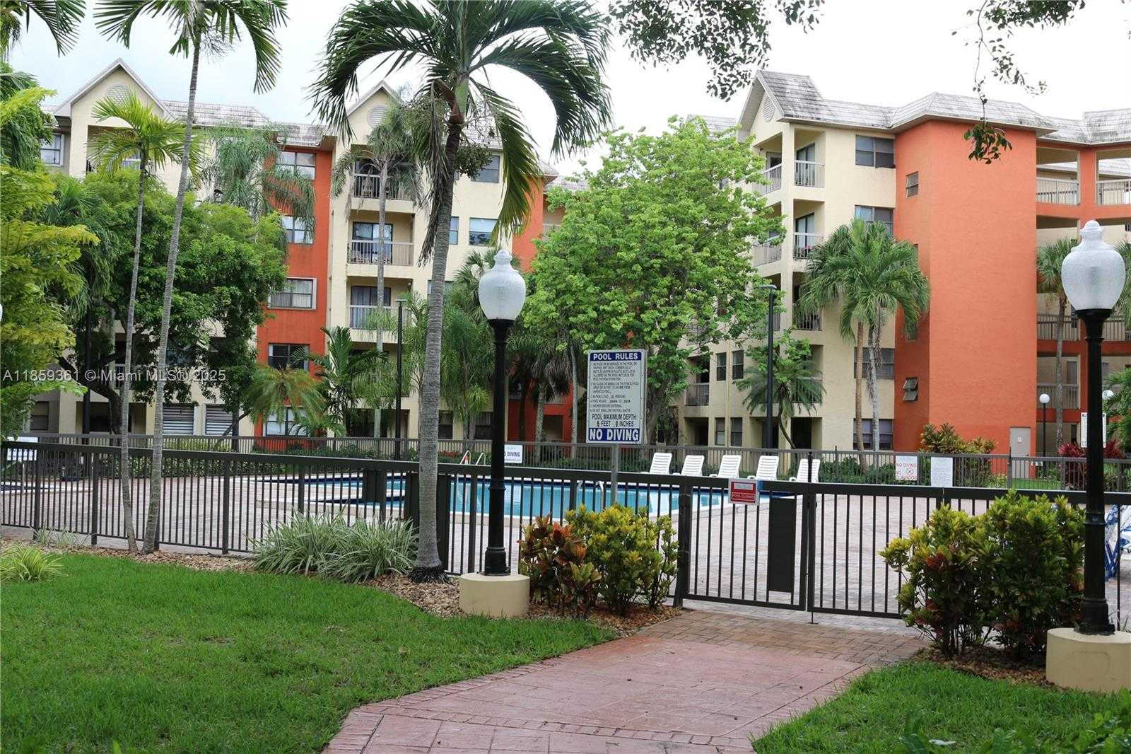 Small Image of 8160 GENEVA CT #205, Doral Number 18