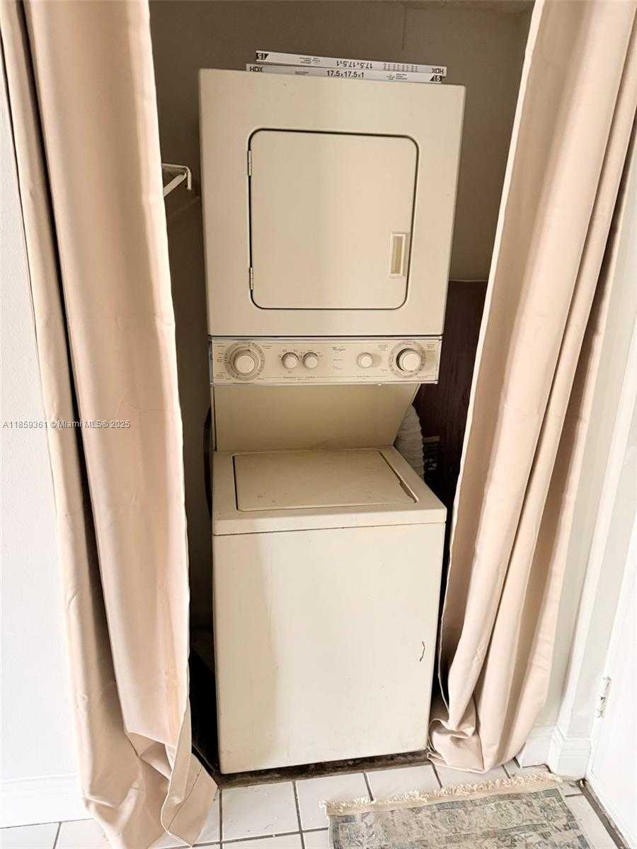 Small Image of 8160 GENEVA CT #205, Doral Number 7