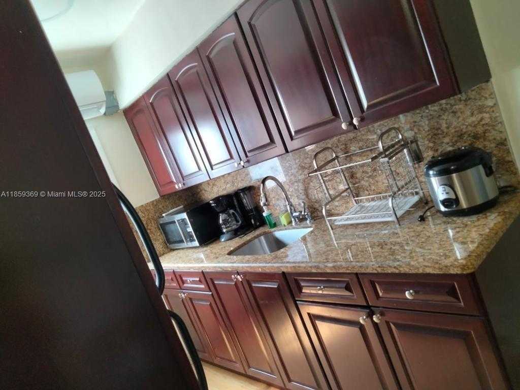 Small Image of 4015 INDIAN CREEK DR #302, Miami Beach Number 11