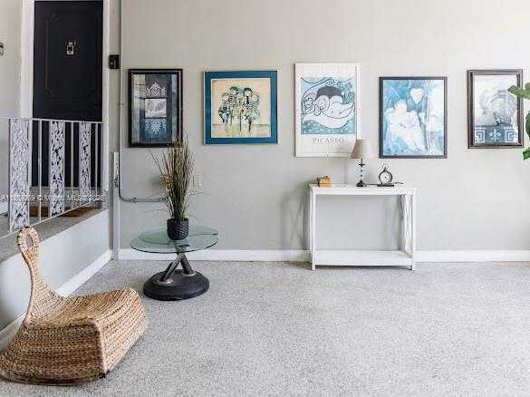 Small Image of 4015 INDIAN CREEK DR #302, Miami Beach Number 2