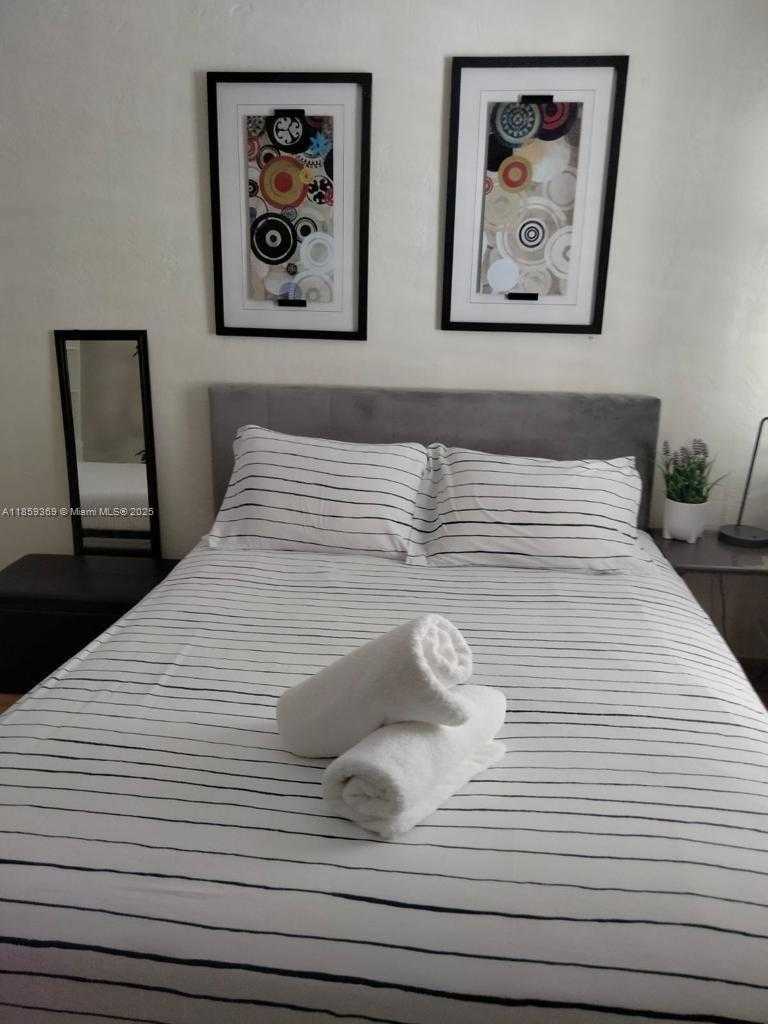 Small Image of 4015 INDIAN CREEK DR #302, Miami Beach Number 6
