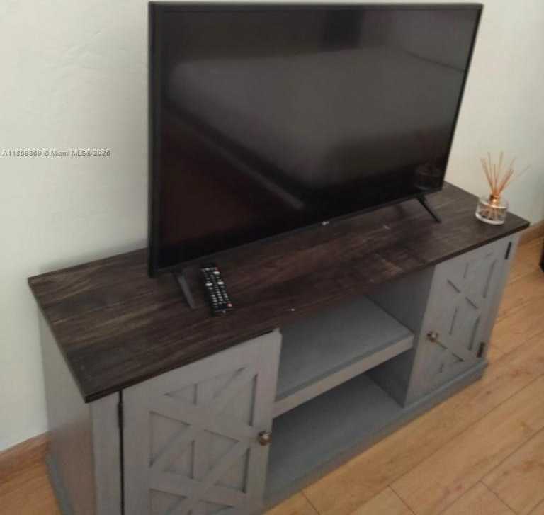 Small Image of 4015 INDIAN CREEK DR #302, Miami Beach Number 7