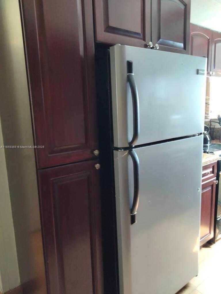 Small Image of 4015 INDIAN CREEK DR #302, Miami Beach Number 8