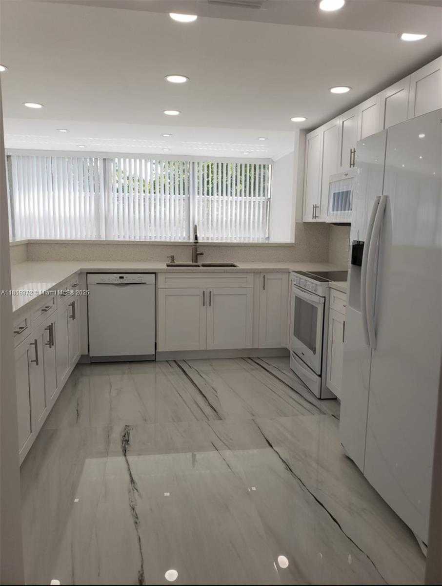 Small Image of 601 THREE ISLANDS BLVD #301, Hallandale Beach Number 3