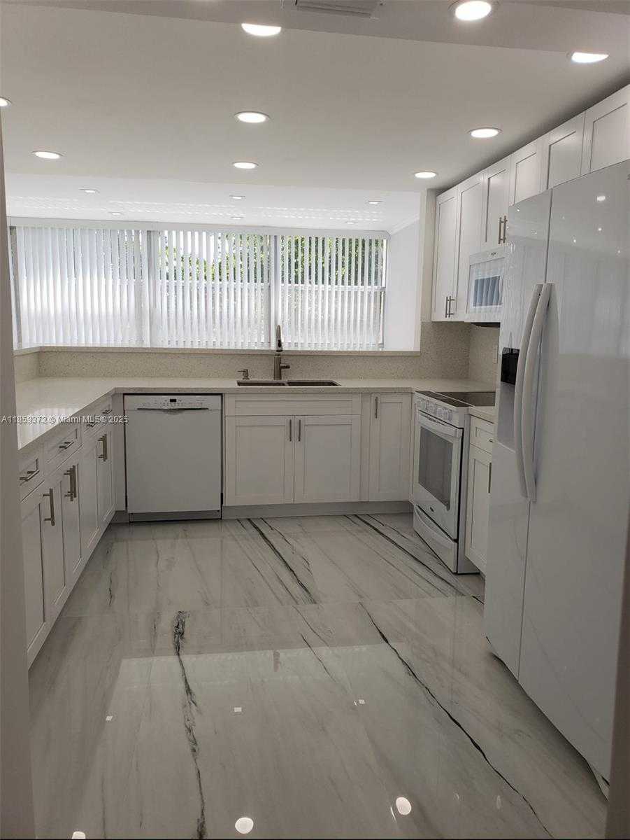 Small Image of 601 THREE ISLANDS BLVD #301, Hallandale Beach Number 5