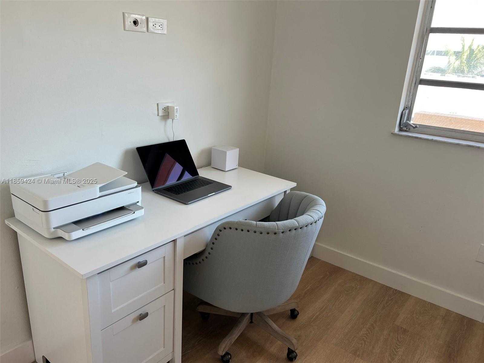 Small Image of 1150 COLLINS AVE #503, Miami Beach Number 2