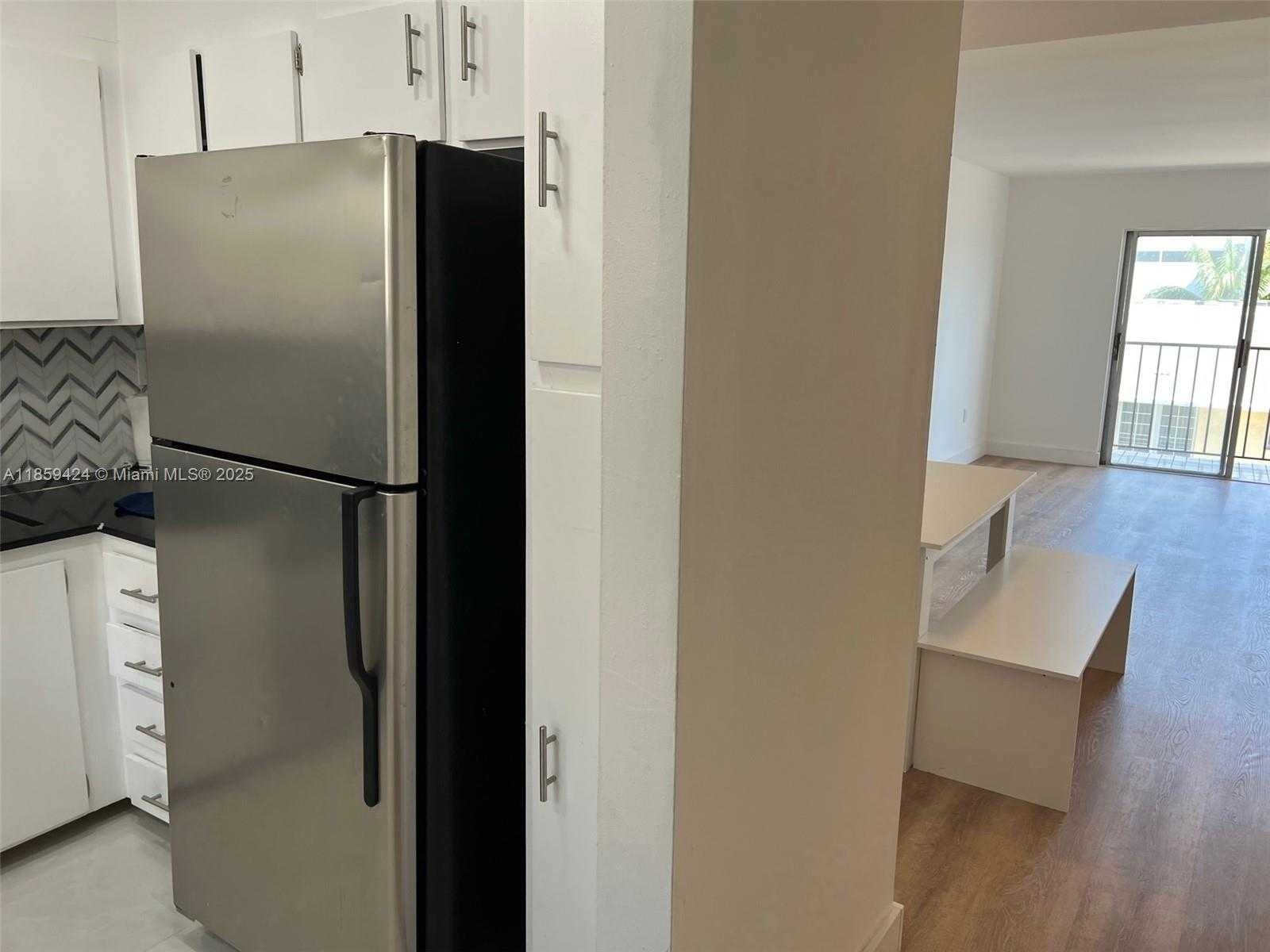Small Image of 1150 COLLINS AVE #503, Miami Beach Number 6