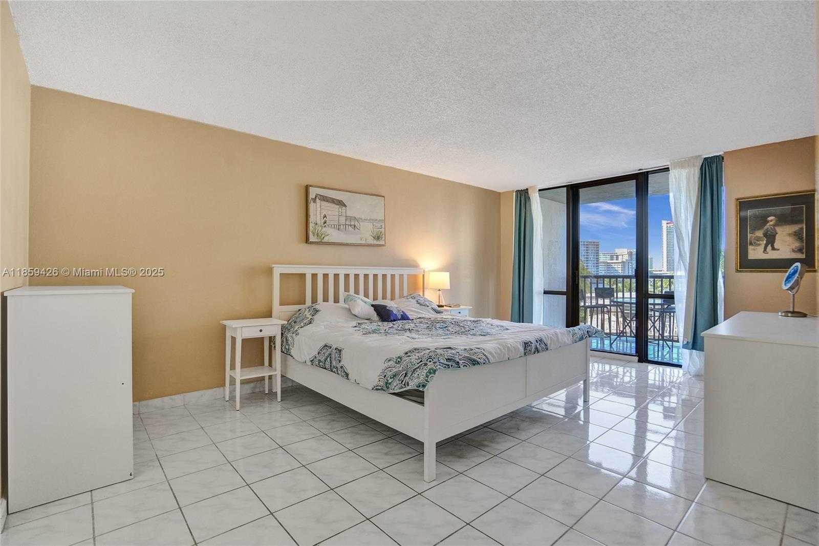 Small Image of 2017 SOUTH OCEAN DR #305, Hallandale Beach Number 5