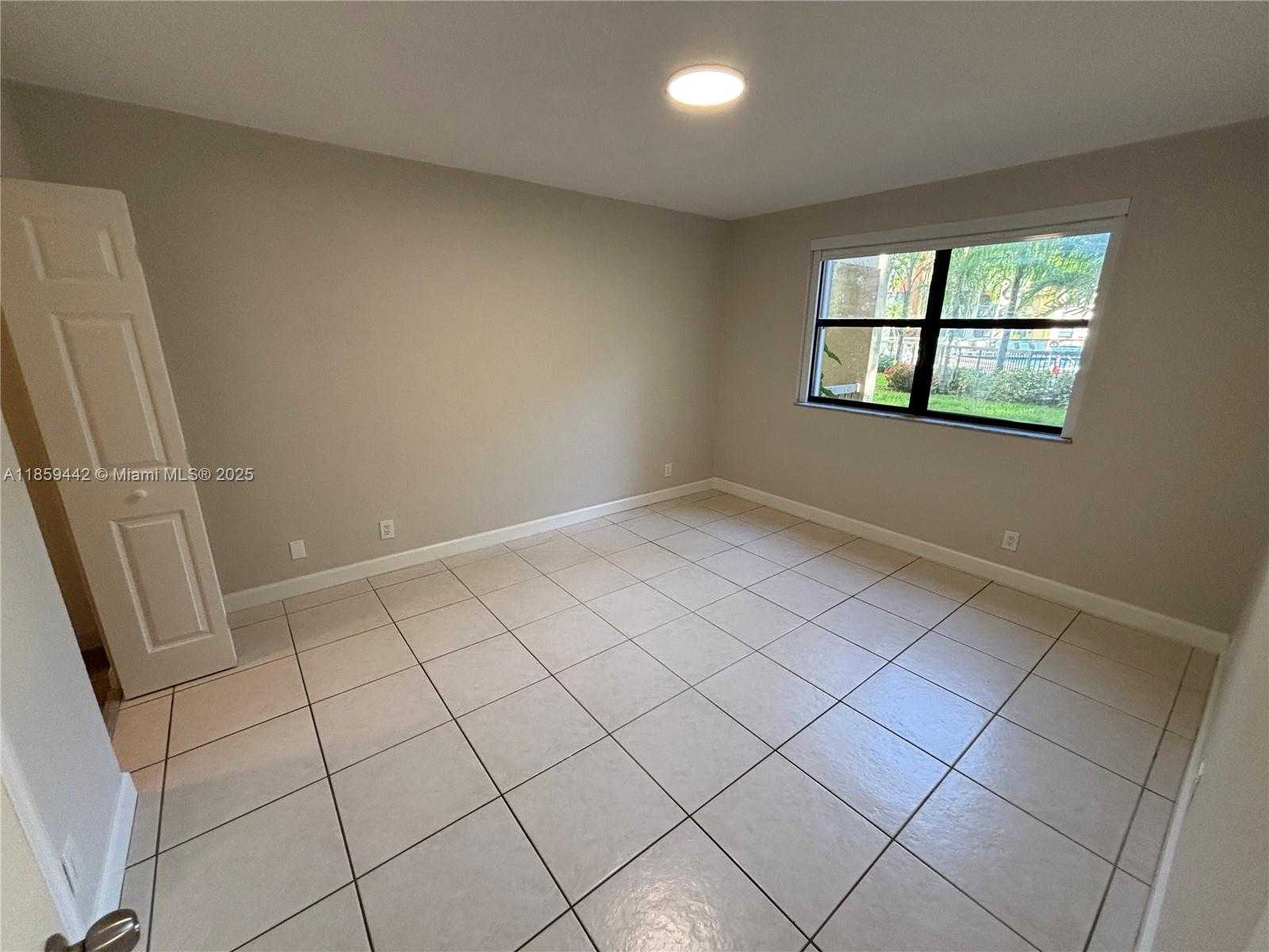 Small Image of 8180 GENEVA CT #126, Doral Number 10