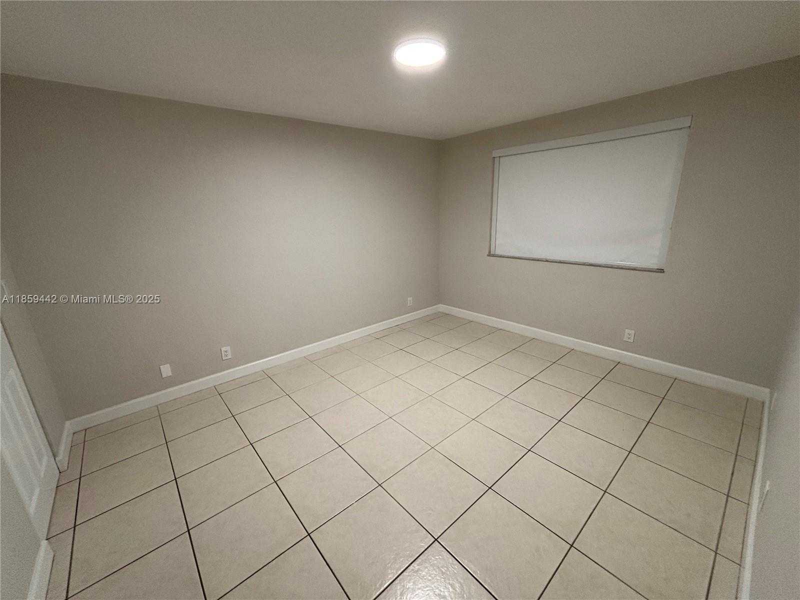 Small Image of 8180 GENEVA CT #126, Doral Number 11