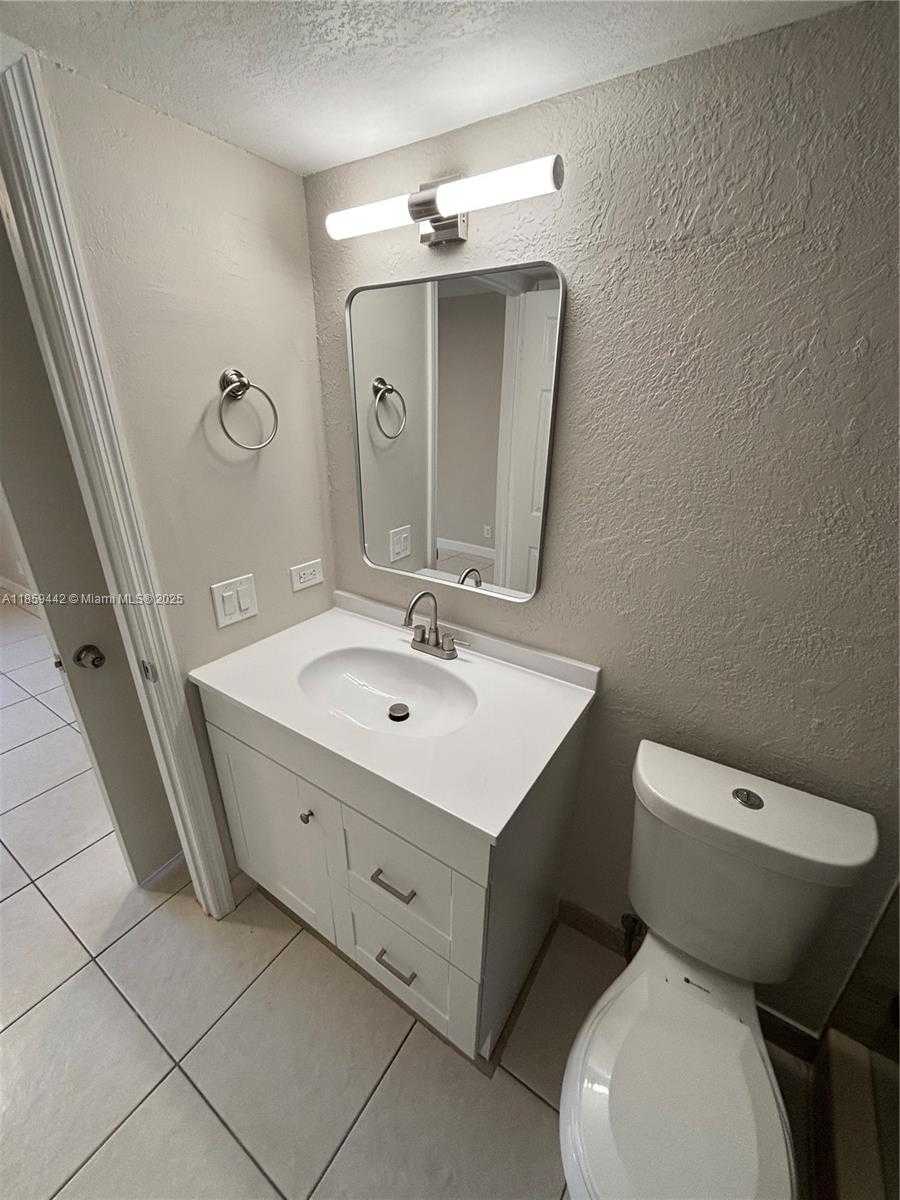Small Image of 8180 GENEVA CT #126, Doral Number 12