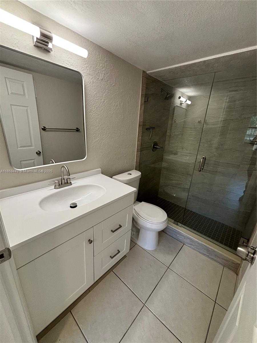 Small Image of 8180 GENEVA CT #126, Doral Number 13