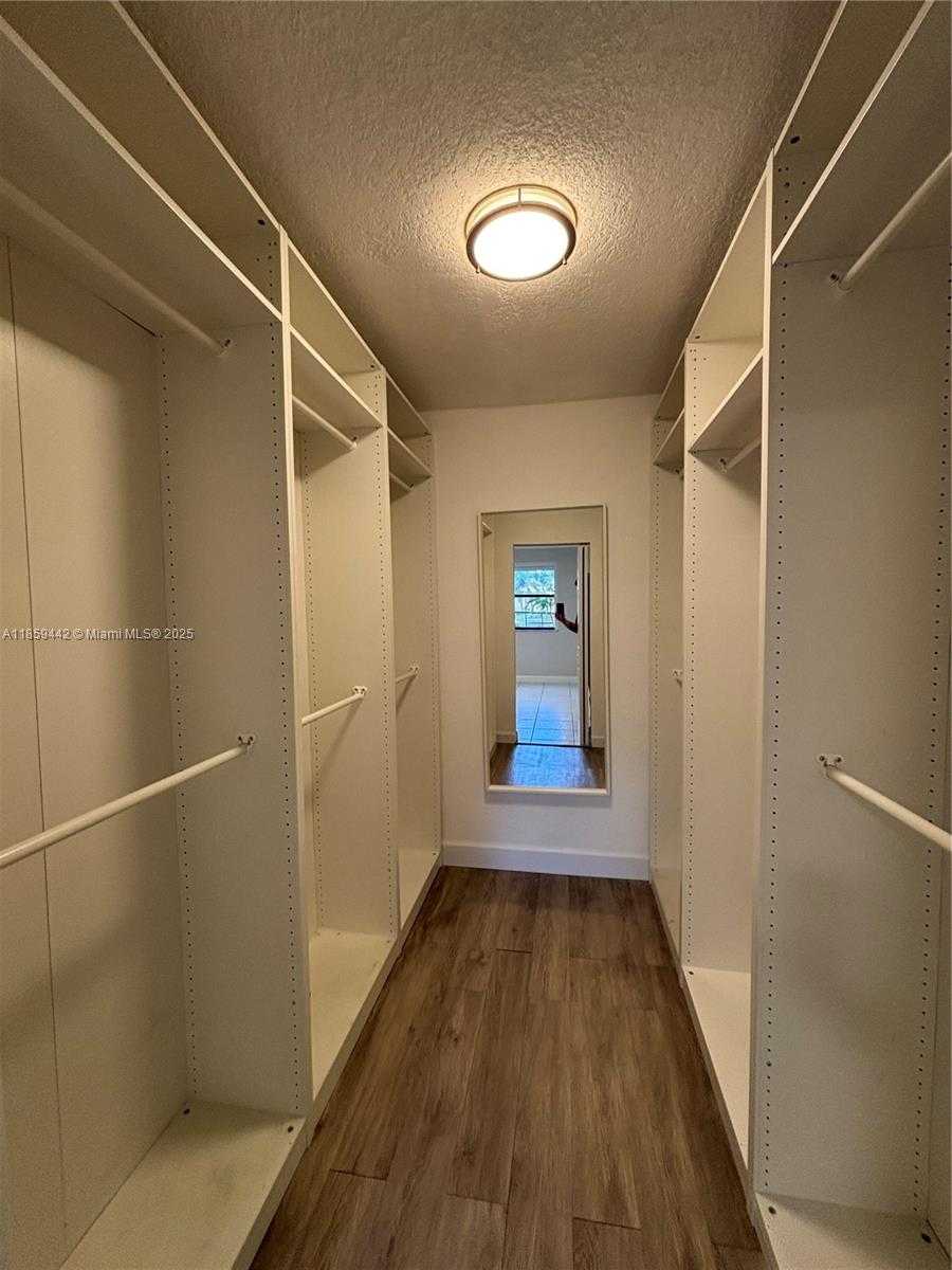 Small Image of 8180 GENEVA CT #126, Doral Number 14