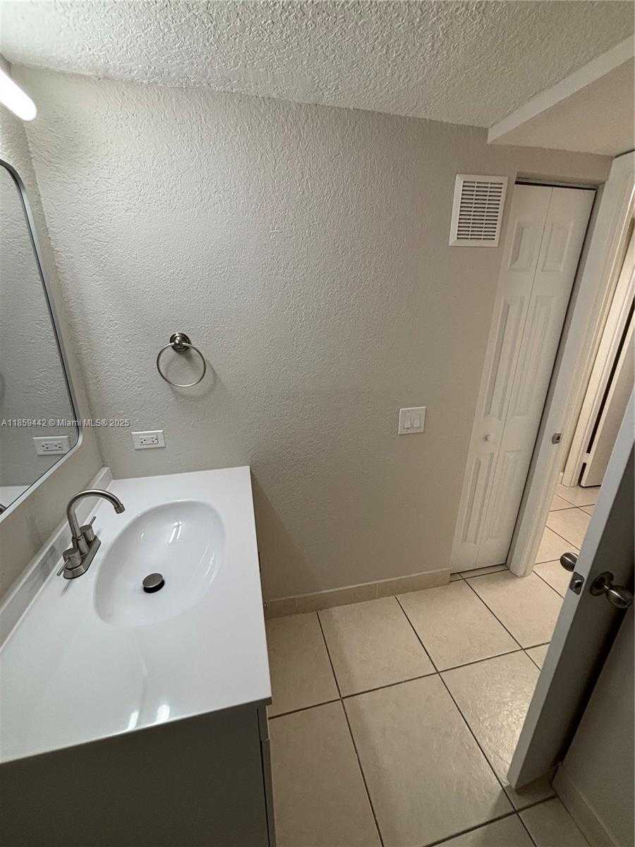 Small Image of 8180 GENEVA CT #126, Doral Number 16