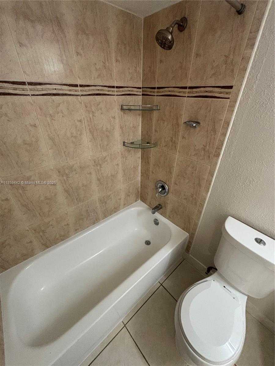 Small Image of 8180 GENEVA CT #126, Doral Number 17