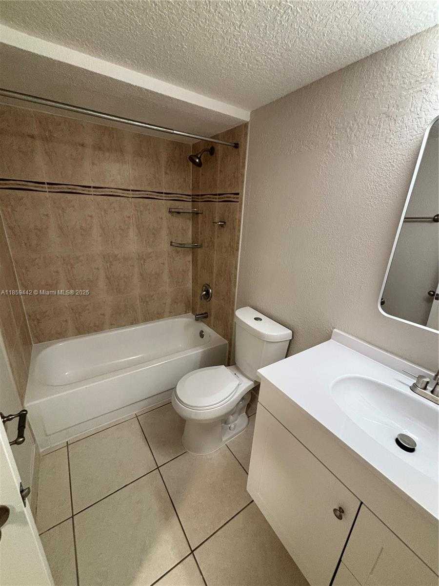 Small Image of 8180 GENEVA CT #126, Doral Number 18