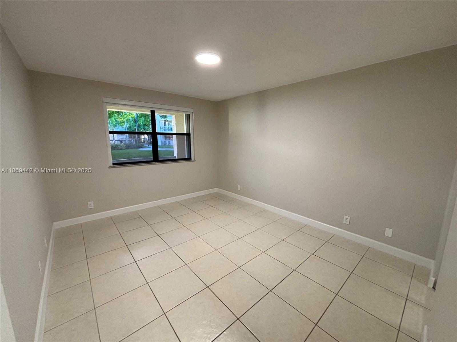 Small Image of 8180 GENEVA CT #126, Doral Number 19