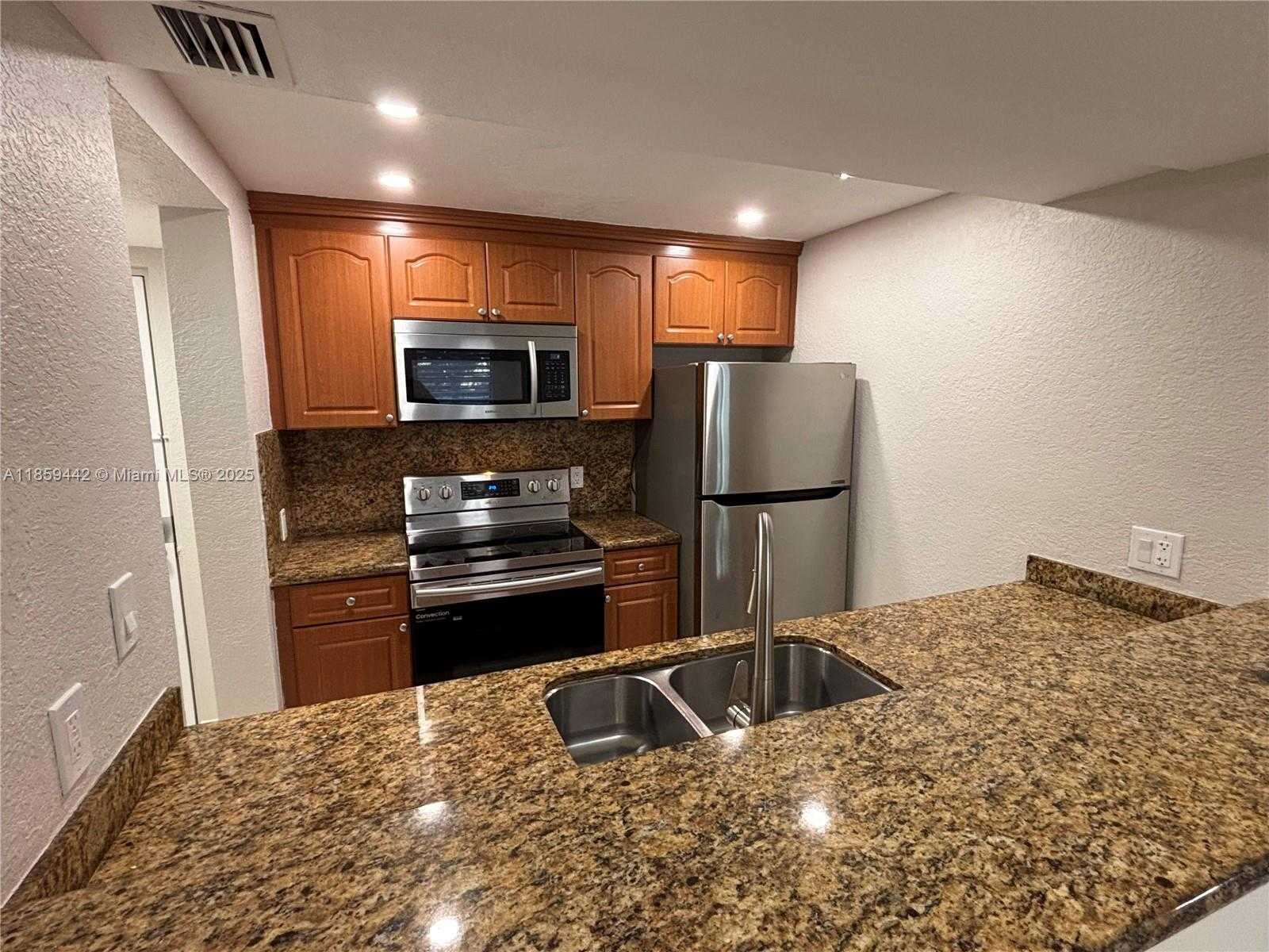 Small Image of 8180 GENEVA CT #126, Doral Number 2