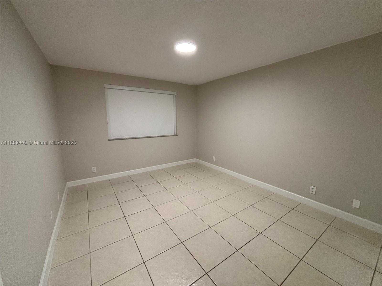 Small Image of 8180 GENEVA CT #126, Doral Number 20