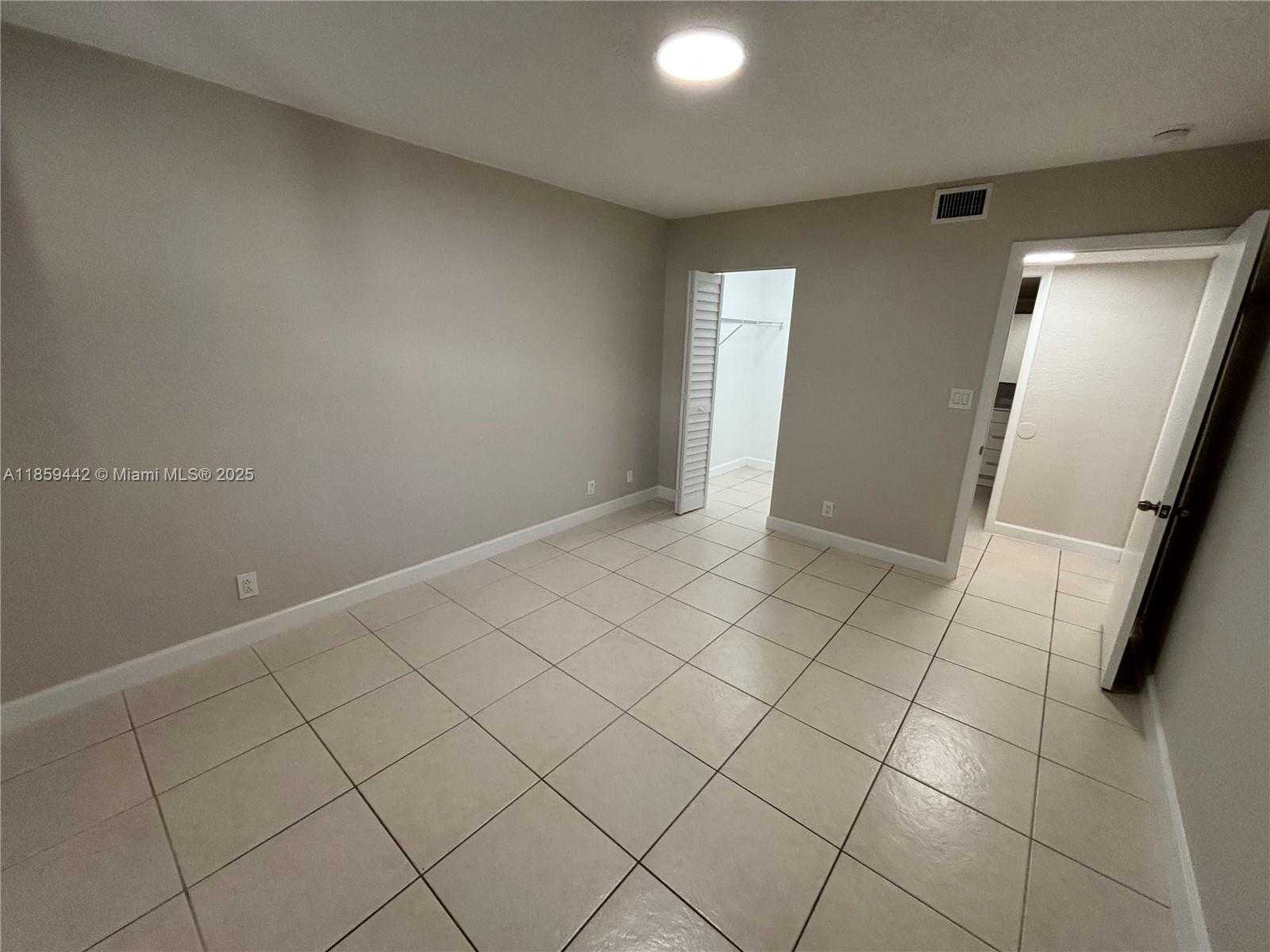 Small Image of 8180 GENEVA CT #126, Doral Number 21
