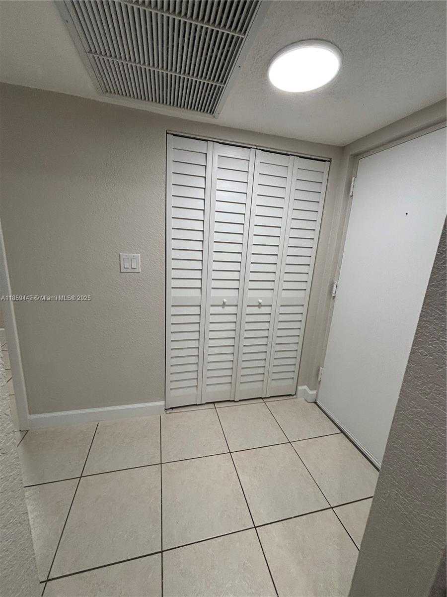 Small Image of 8180 GENEVA CT #126, Doral Number 23