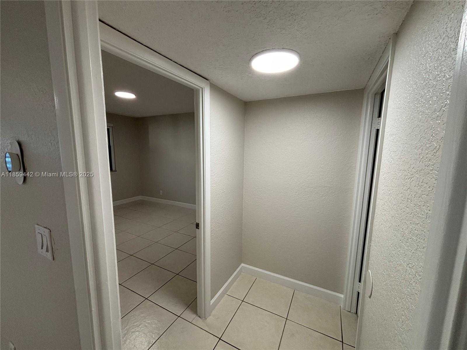 Small Image of 8180 GENEVA CT #126, Doral Number 24