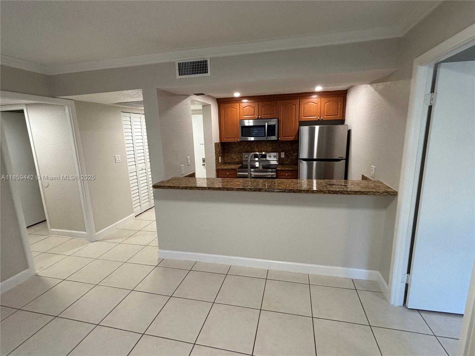 Small Image of 8180 GENEVA CT #126, Doral Number 4