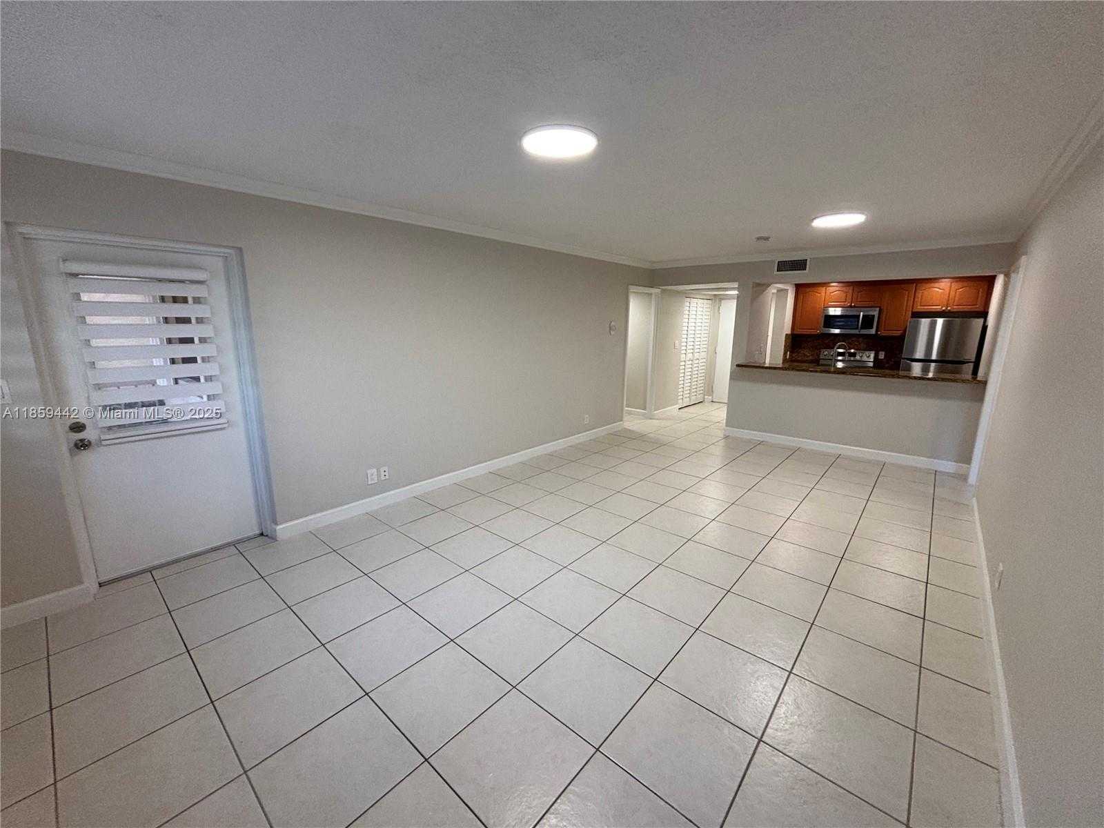 Small Image of 8180 GENEVA CT #126, Doral Number 5