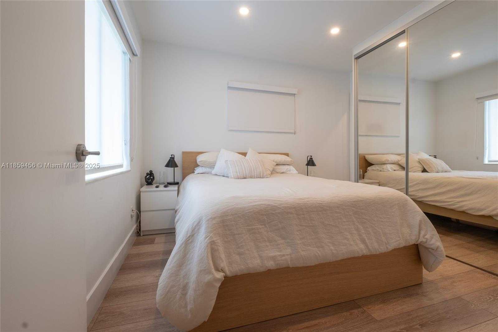 Small Image of 2354 ALTON RD, Miami Beach Number 11