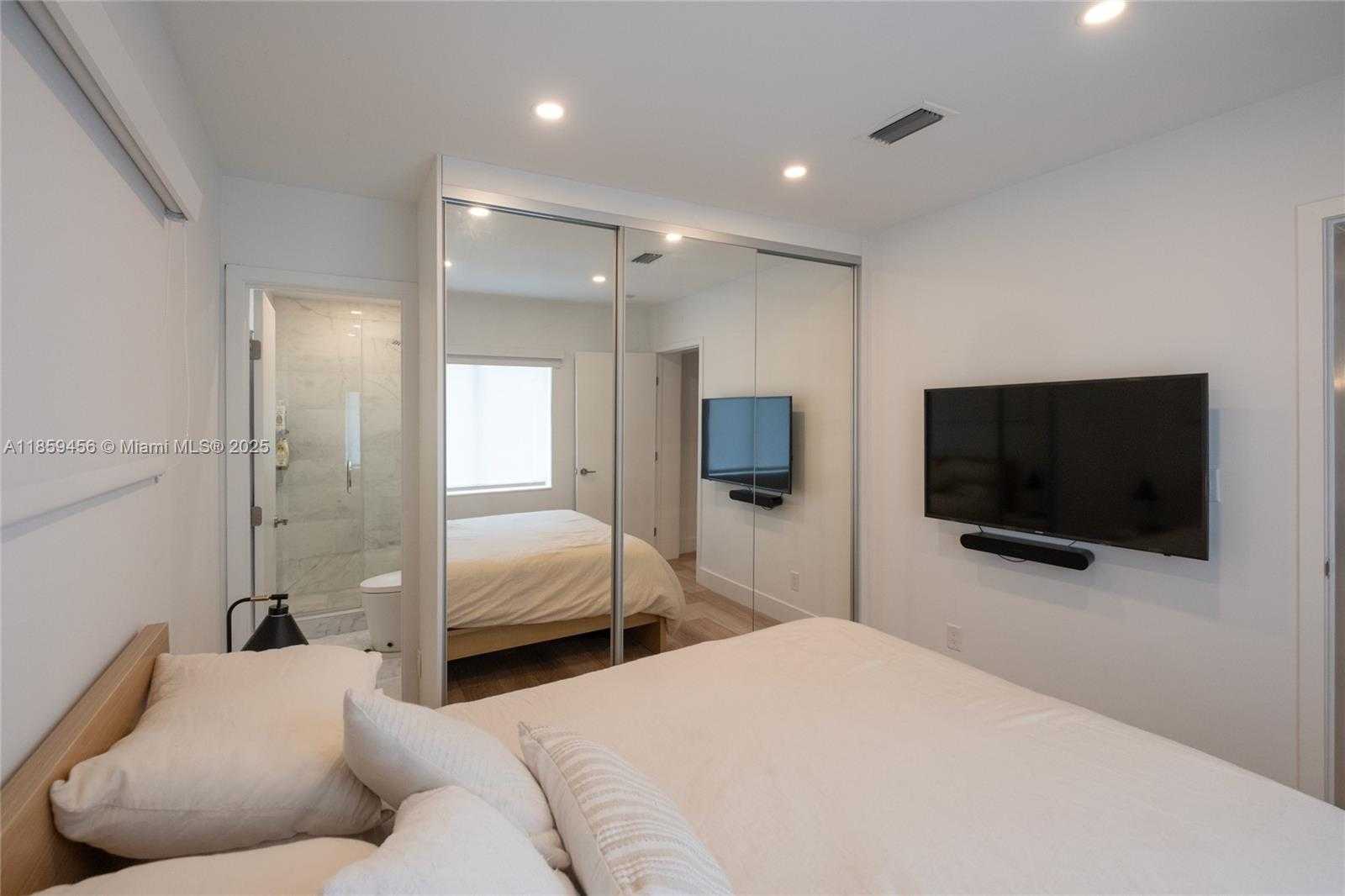 Small Image of 2354 ALTON RD, Miami Beach Number 12