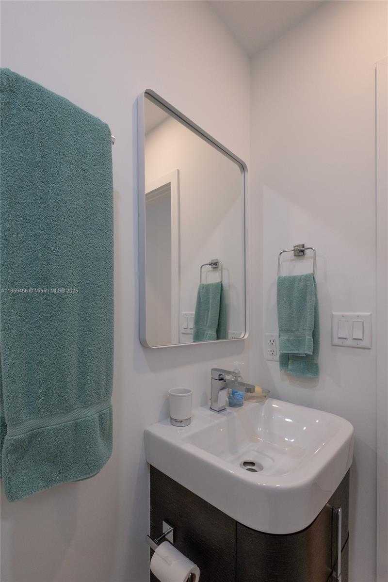 Small Image of 2354 ALTON RD, Miami Beach Number 14