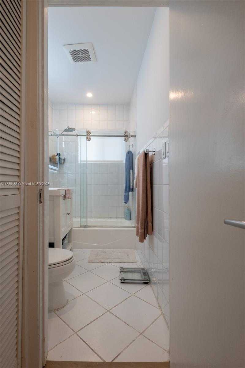 Small Image of 2354 ALTON RD, Miami Beach Number 18