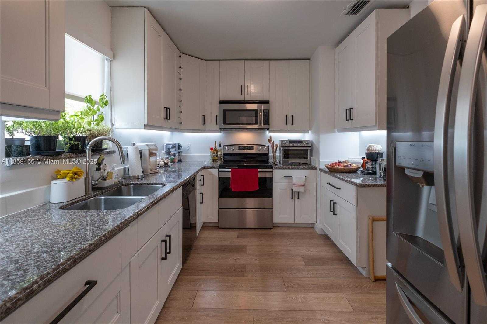 Small Image of 2354 ALTON RD, Miami Beach Number 20