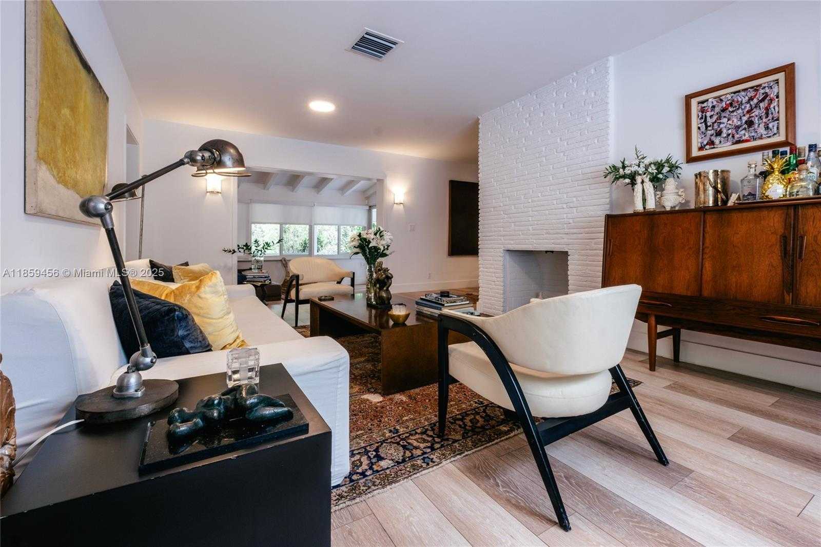 Small Image of 2354 ALTON RD, Miami Beach Number 4