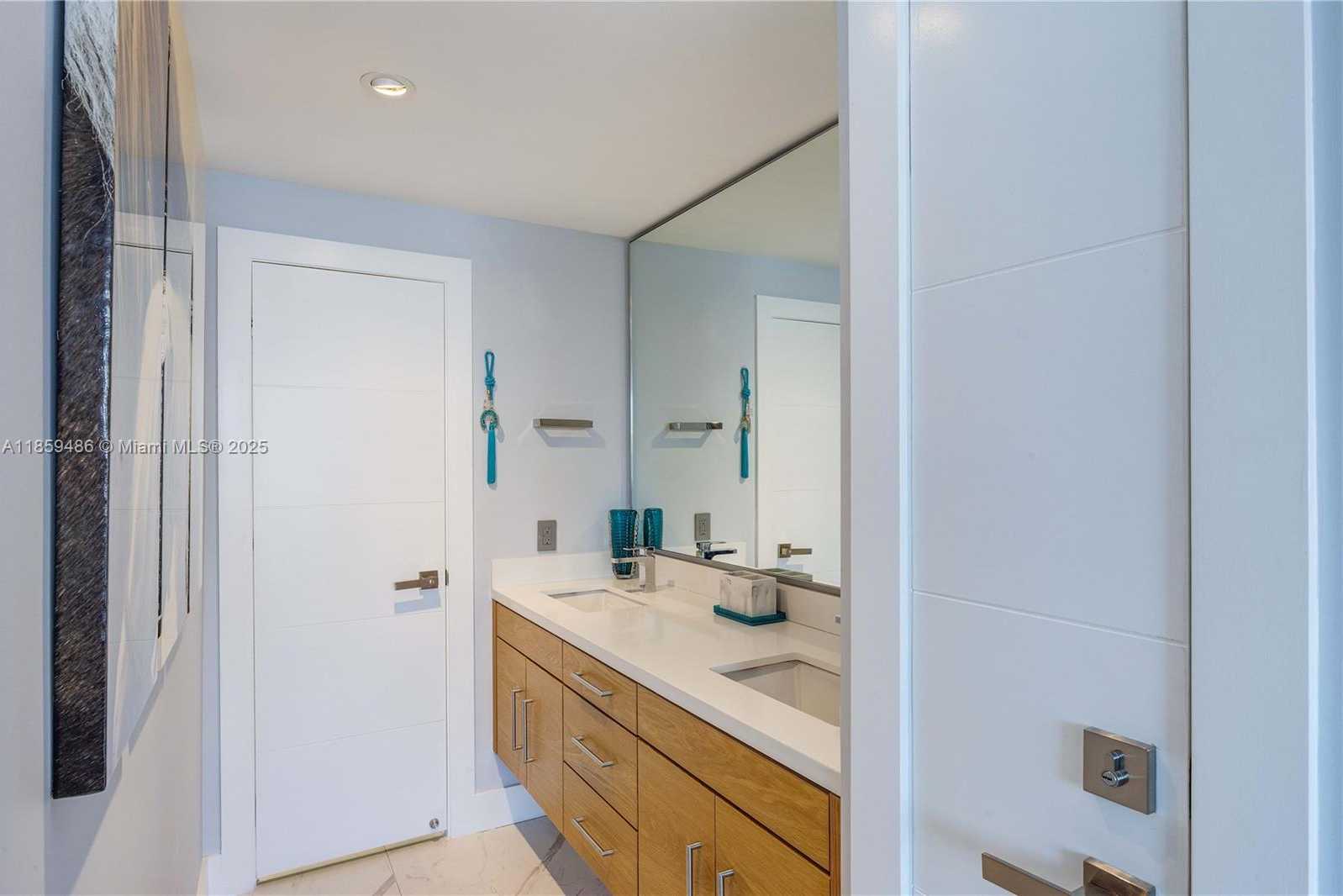 Small Image of 1345 LINCOLN RD #1004, Miami Beach Number 10