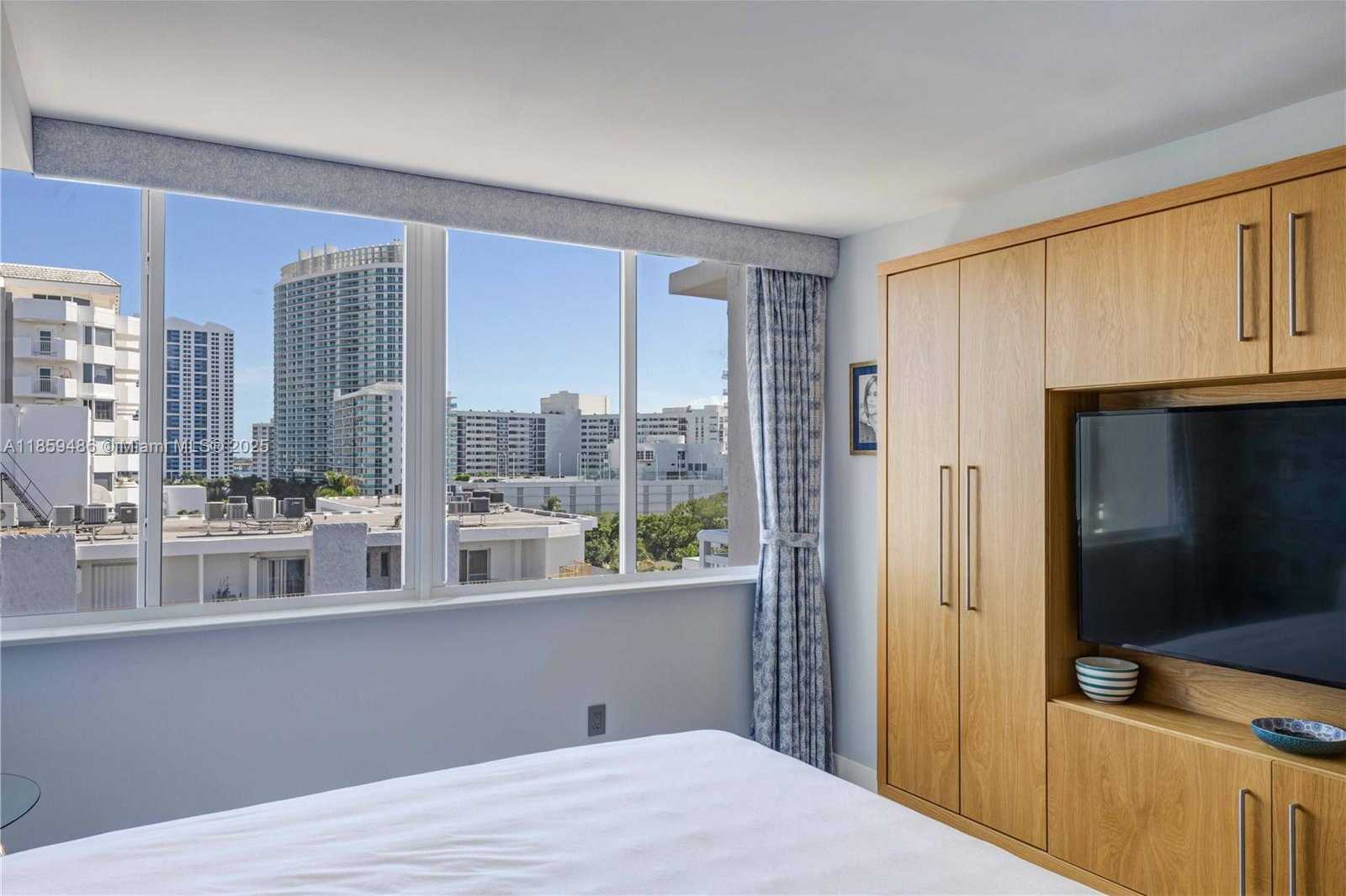 Small Image of 1345 LINCOLN RD #1004, Miami Beach Number 12