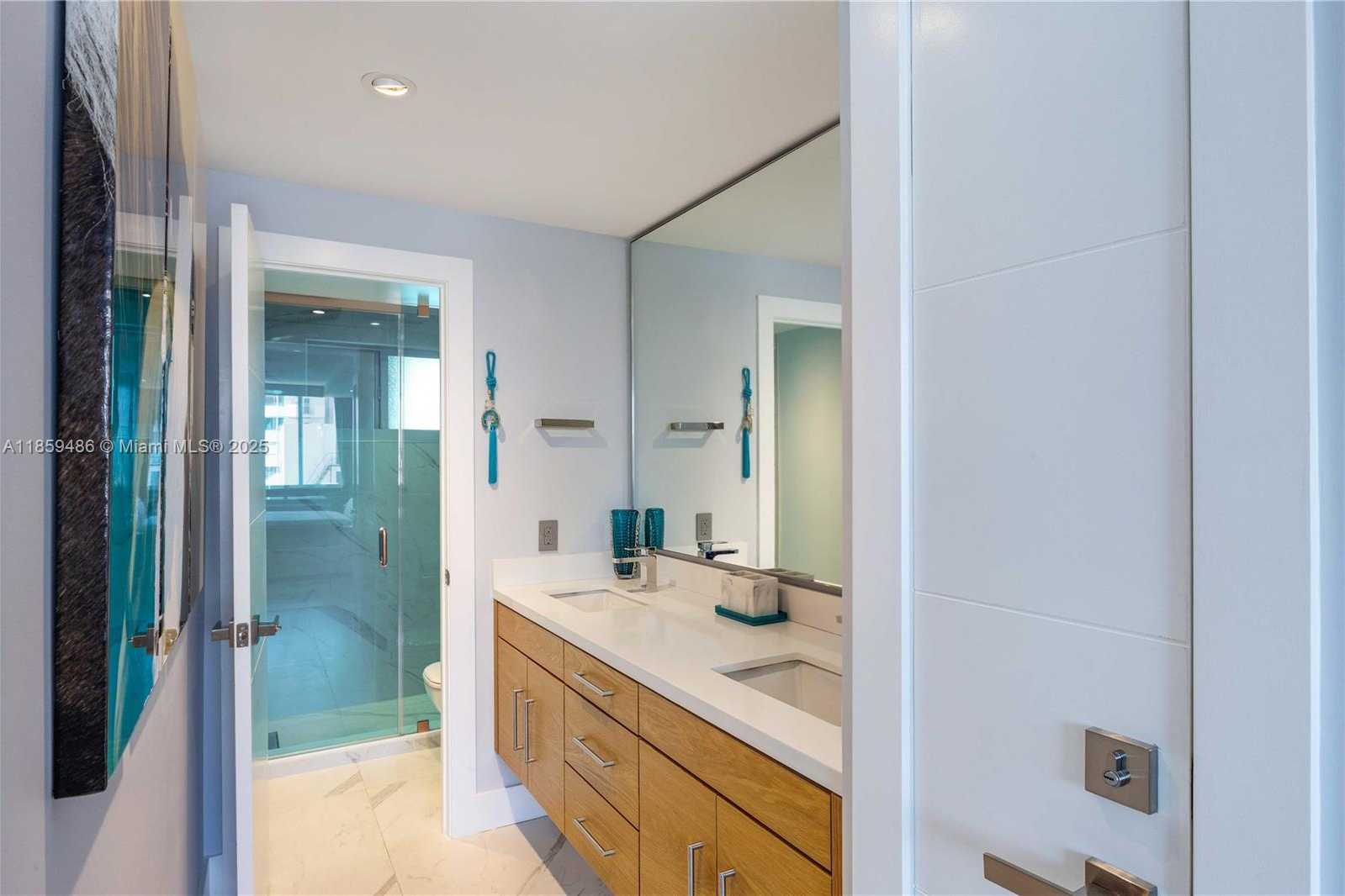 Small Image of 1345 LINCOLN RD #1004, Miami Beach Number 9