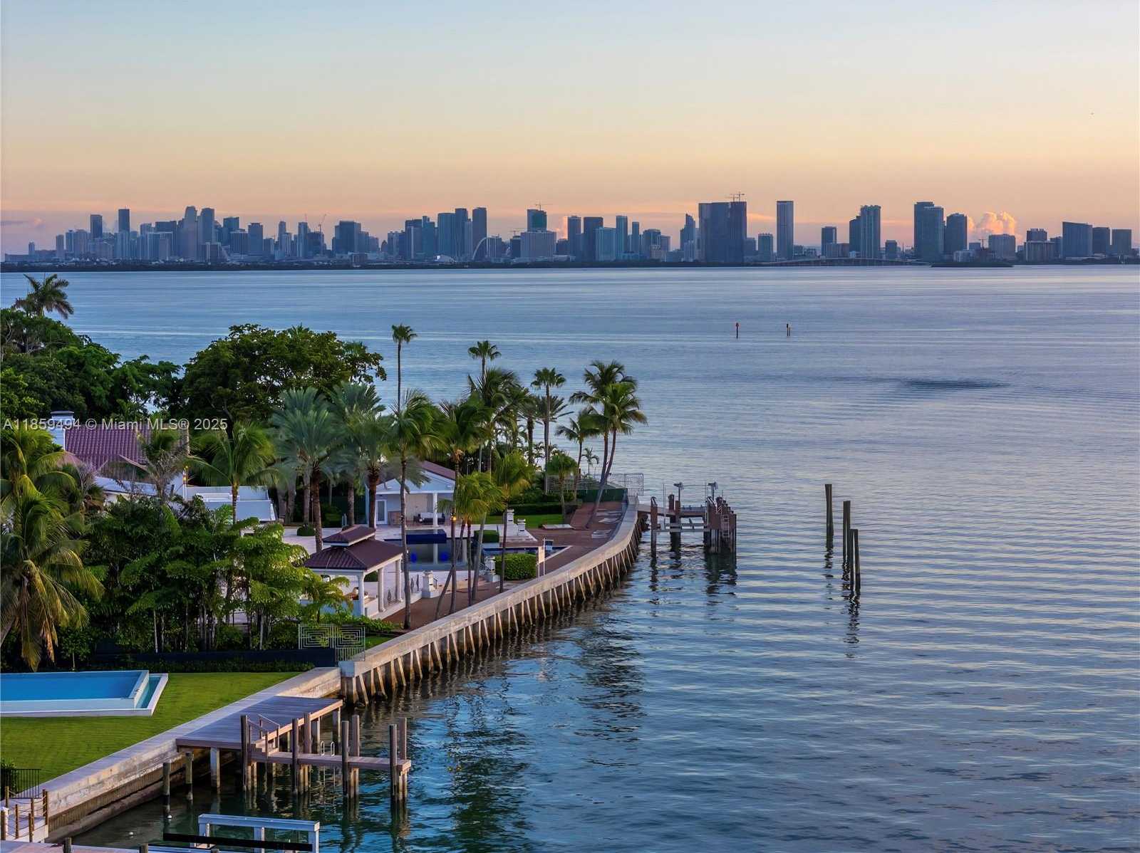 Small Image of 5940 NORTH BAY RD, Miami Beach Number 2
