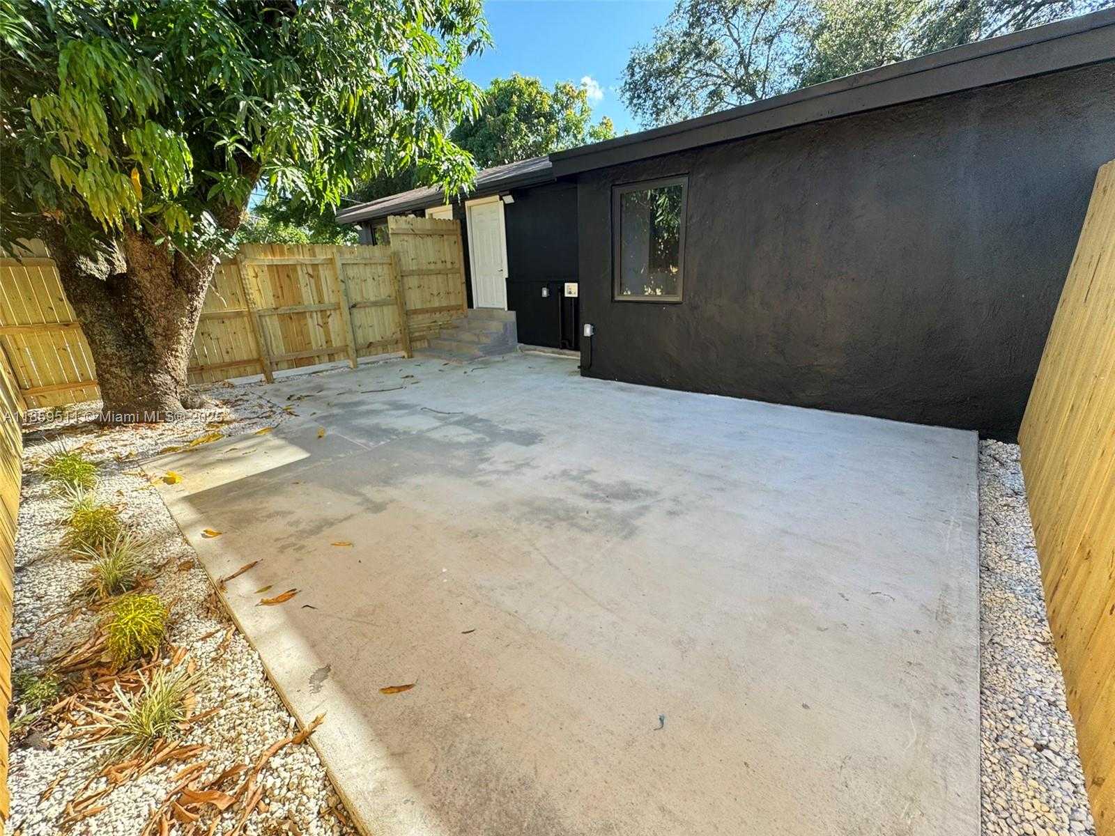 Small Image of 3 NORTH EAST 70TH ST #1, Miami Number 10