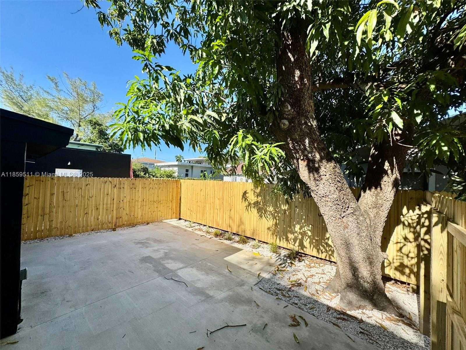 Small Image of 3 NORTH EAST 70TH ST #1, Miami Number 11
