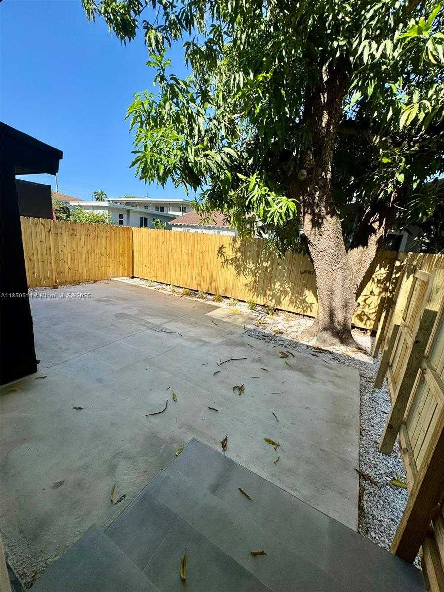 Small Image of 3 NORTH EAST 70TH ST #1, Miami Number 12