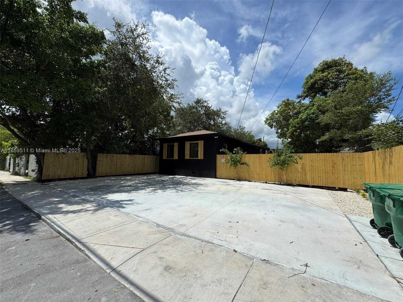Small Image of 3 NORTH EAST 70TH ST #1, Miami Number 13