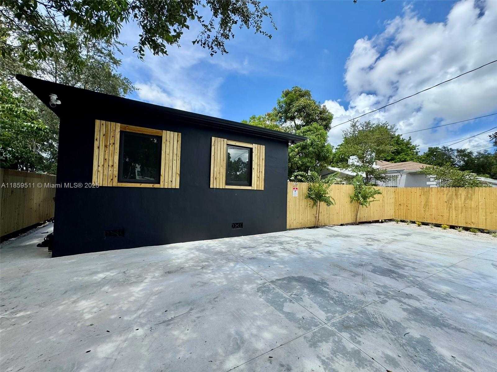 Small Image of 3 NORTH EAST 70TH ST #1, Miami Number 15