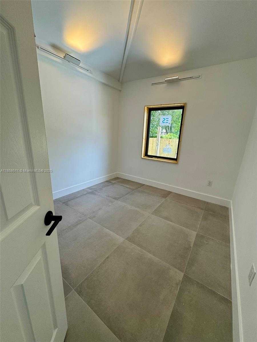 Small Image of 3 NORTH EAST 70TH ST #1, Miami Number 5