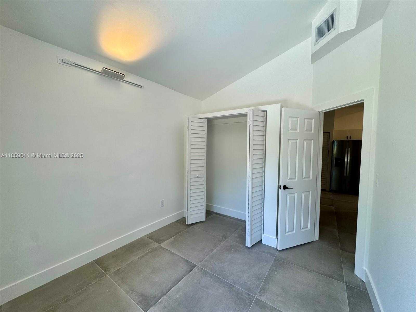 Small Image of 3 NORTH EAST 70TH ST #1, Miami Number 6
